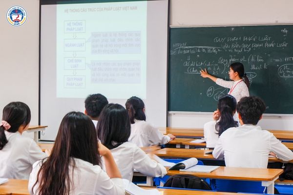 Gen Z Học Ngành Luật Ra Làm Gì? Có Tương Lai Không?