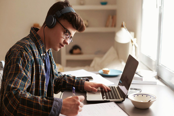 Review học đại học từ xa – Hình thức học hiện đại