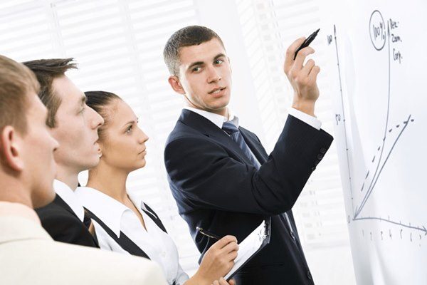 Giải đáp: Cử nhân Quản trị kinh doanh tiếng Anh là gì?