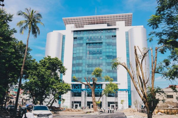 Trường Đại học Kinh tế Quốc dân hay Đại học Kinh tế Quốc dân