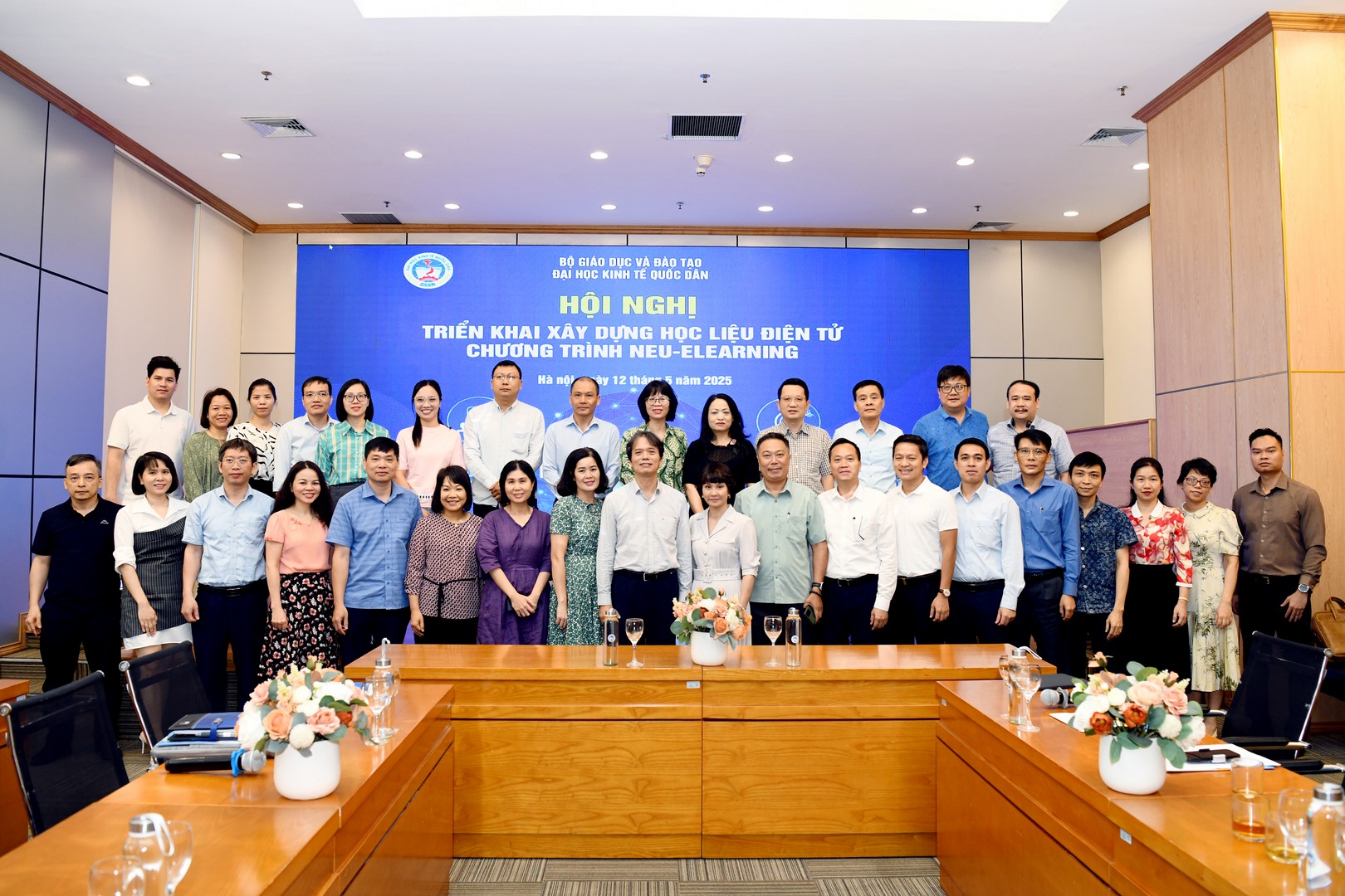 hoi nghi trien khai xay dung hoc lieu dien tu chuong trinh neu-elearning