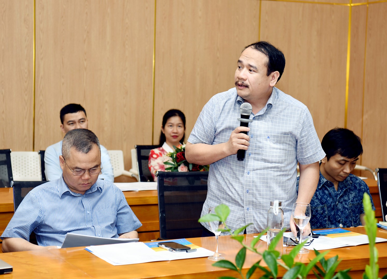 hoi nghi