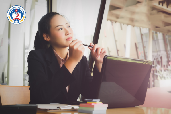 Học luật kinh tế có làm luật sư được không?