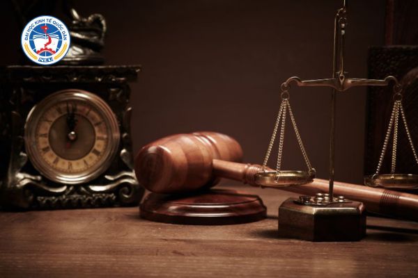 co nen hoc luat kinh te tai nhat ban