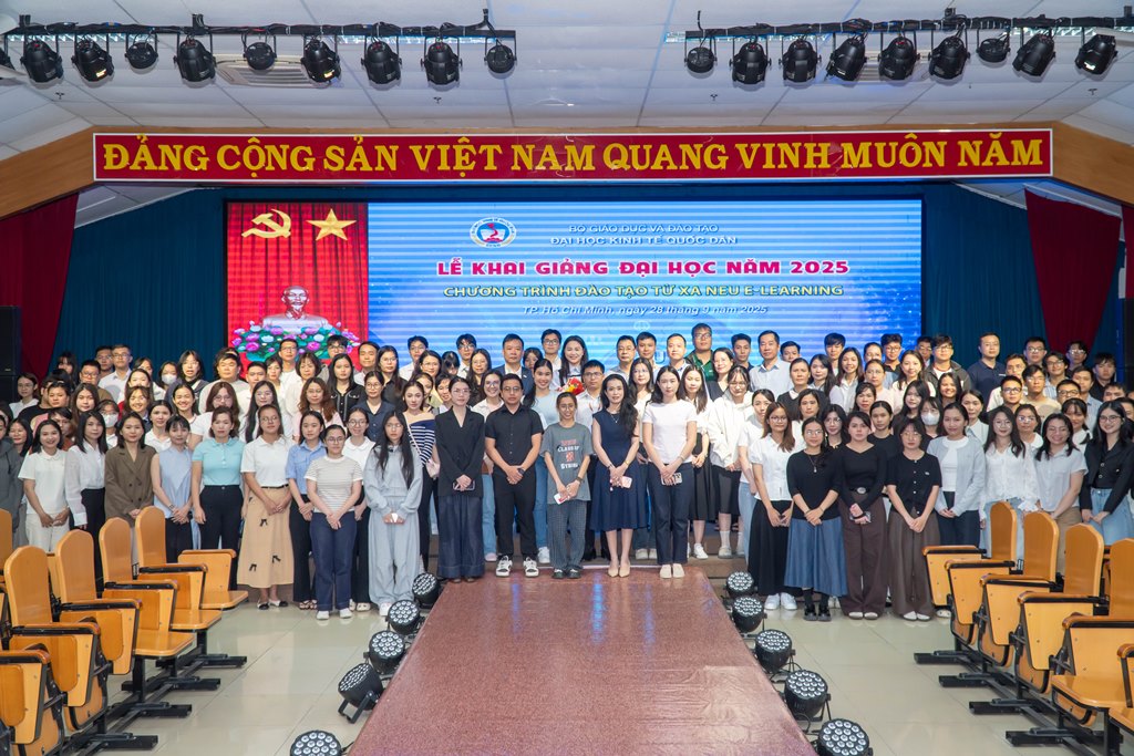 400 tân học viên khu vực miền Nam tham dự Lễ Khai giảng Chương trình Đào tạo Từ xa NEU E-Learning đợt 6 năm 2025