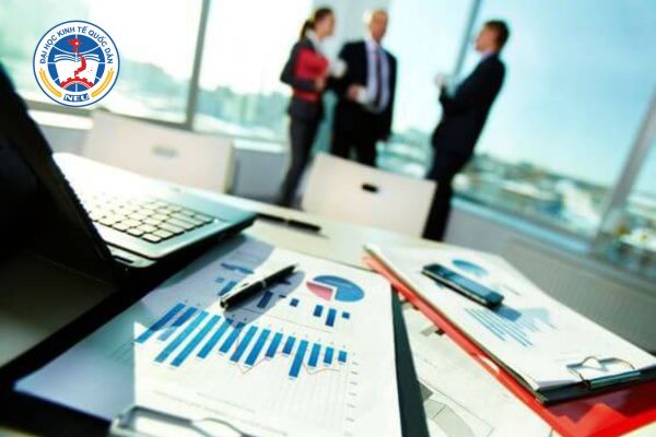 nen hoc tai chinh ngan hang khong