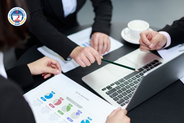 hoc quan tri kinh doanh co de tot nghiep khong