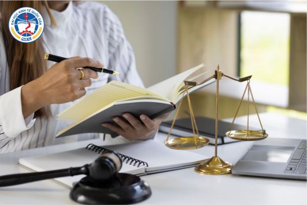 tai sao luat kinh te lai la nganh hoc dat gia