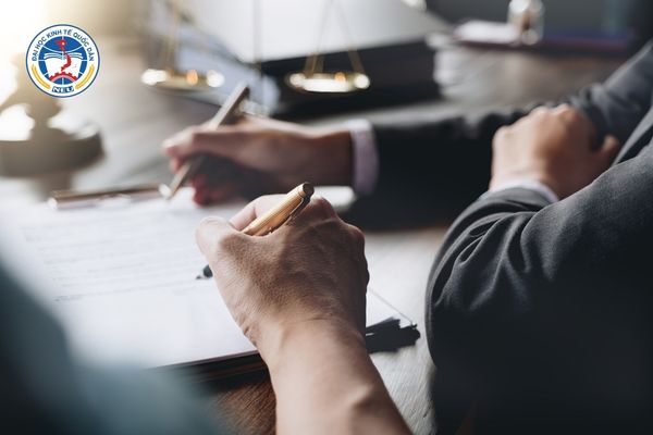 1001 noi so cua sinh vien luat kinh te