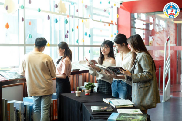 tai-chinh-ngan-hang-hoc-truong-nao