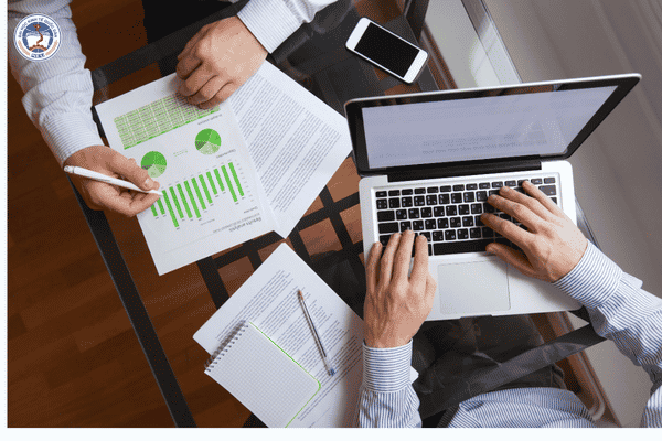 Vừa học vừa làm là hệ gì? Giải pháp cho người đi làm tại NEU
