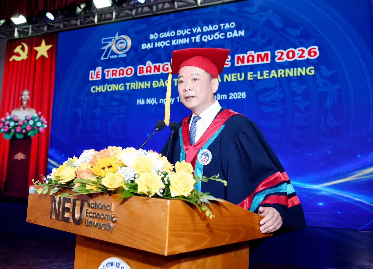 Gần 300 tân cử nhân NEU E-Learning nhận bằng tốt nghiệp